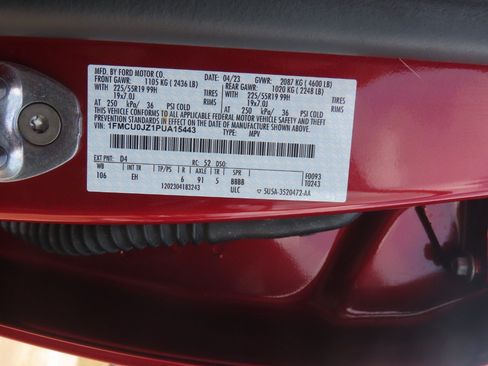 Used 2023 Ford Escape Platinum FWD image 33