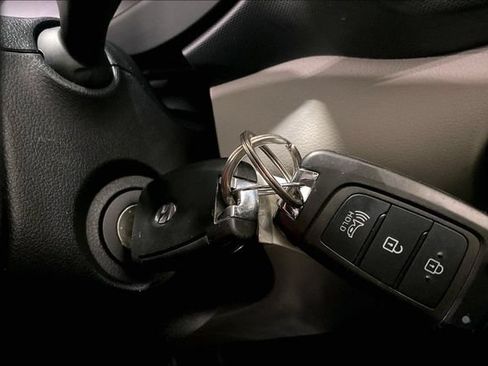 Used 2023 Hyundai Venue SEL FWD image 33