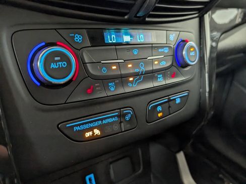 Used 2017 Ford Escape Titanium FWD image 11
