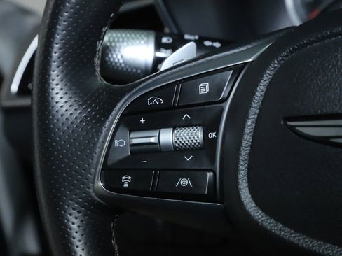 Used 2025 Genesis G70 2.5T image 22