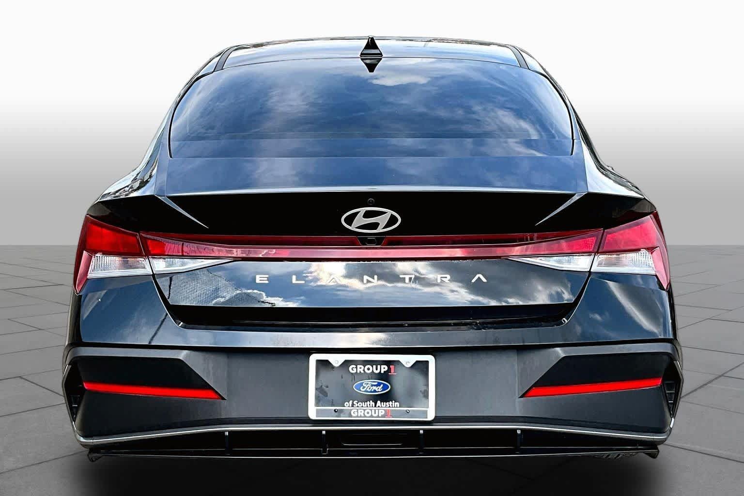 Used 2024 Hyundai Elantra SEL FWD image 7