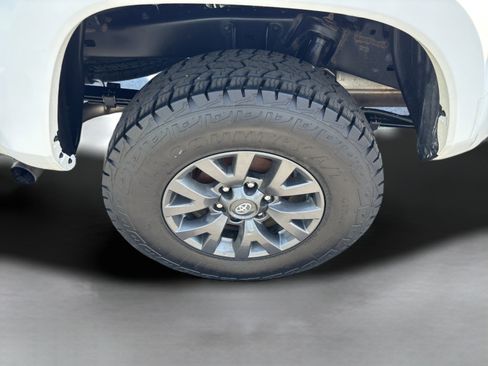 Used 2023 Toyota Tacoma SR5 AWD/4WD image 23