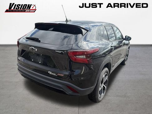 Used 2025 Chevrolet Trax RS FWD image 4