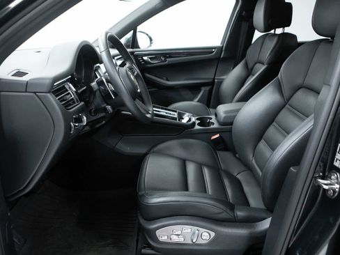 Certified 2026 Porsche Macan AWD/4WD image 23