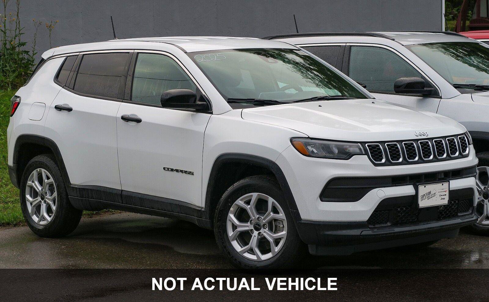 Used 2024 Jeep Compass Latitude AWD/4WD image 4