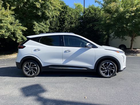 Used 2023 Chevrolet Bolt EUV Premier FWD image 10
