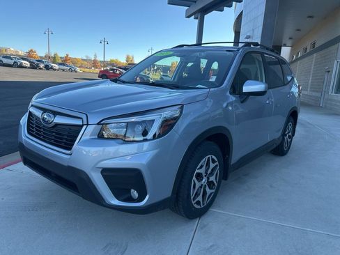Used 2021 Subaru Forester Premium image 4
