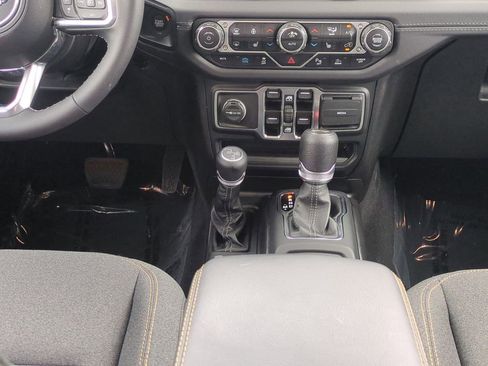 Used 2025 Jeep Wrangler Unlimited Sahara w/ Safety Group AWD/4WD image 20