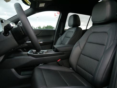 New 2027 Chevrolet Equinox LT w/ Convenience Package II AWD/4WD image 4