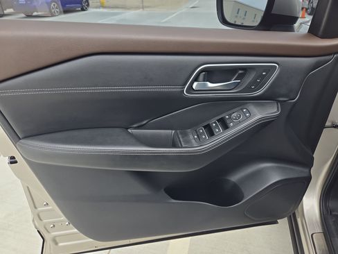 Used 2021 Nissan Rogue Platinum FWD image 13