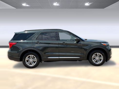 Used 2023 Ford Explorer XLT w/ Equipment Group 202A AWD/4WD image 8