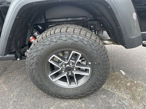 New 2025 Jeep Gladiator Mojave w/ Steel Bumper Group image 18