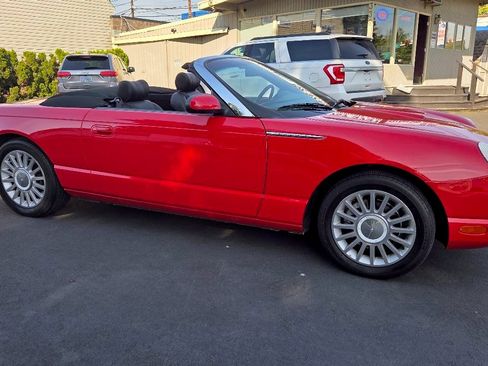 Used 2005 Ford Thunderbird RWD image 18