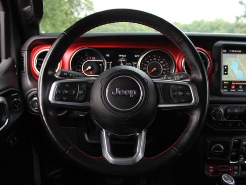 Used 2022 Jeep Wrangler Unlimited Rubicon w/ LED Lighting Group AWD/4WD image 16
