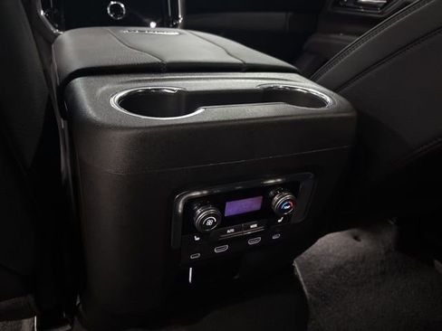 Used 2025 GMC Yukon Denali w/ Denali Reserve Package image 24