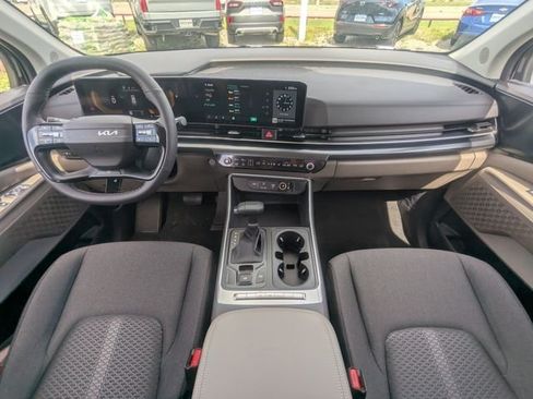 New 2027 Kia Carnival LX FWD image 16