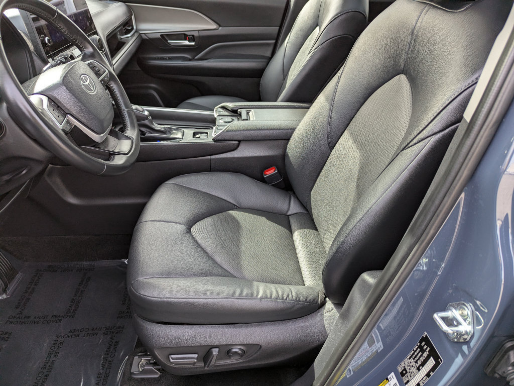 Certified 2025 Toyota Grand Highlander AWD image 19