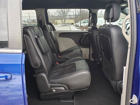 Used 2018 Dodge Grand Caravan SXT image 16