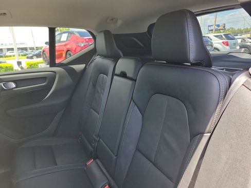 Used 2023 Volvo XC40 B5 Core w/ Convenience Package AWD/4WD image 11
