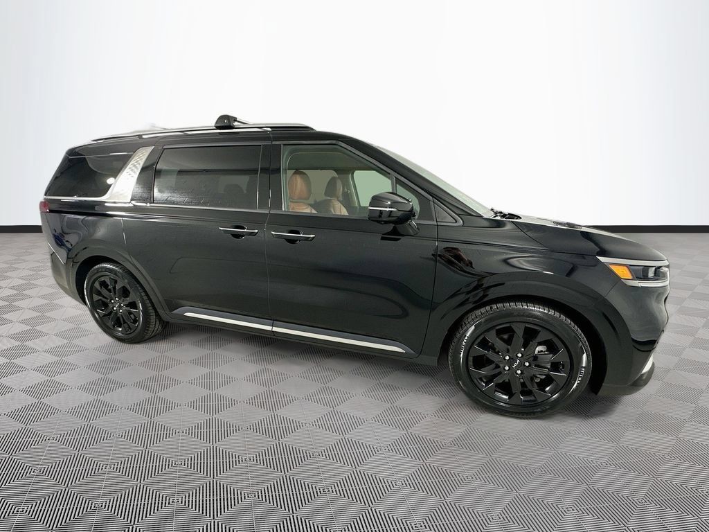Used 2024 Kia Carnival SX FWD image 11