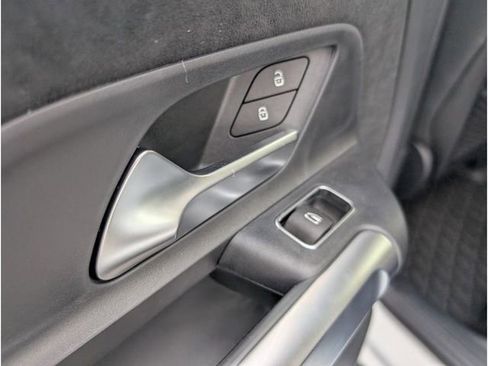 Used 2024 Mercedes-Benz GLB 250 4MATIC image 13
