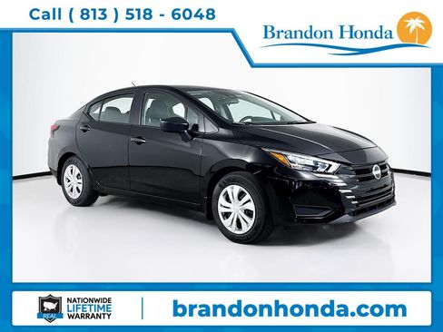 Used 2025 Nissan Versa S w/ Trunk Package FWD image 1