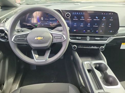 New 2026 Chevrolet Equinox EV LT image 4