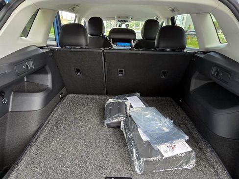 New 2025 Volkswagen Tiguan SE image 29