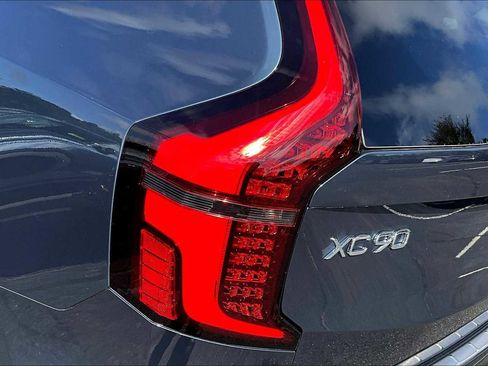 New 2026 Volvo XC90 B5 Plus w/ Protection Package Premier image 5