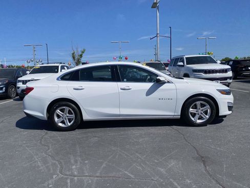 Used 2025 Chevrolet Malibu LS FWD image 8