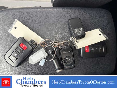 Used 2017 Toyota RAV4 XLE w/ All Weather Liner Package AWD/4WD image 9