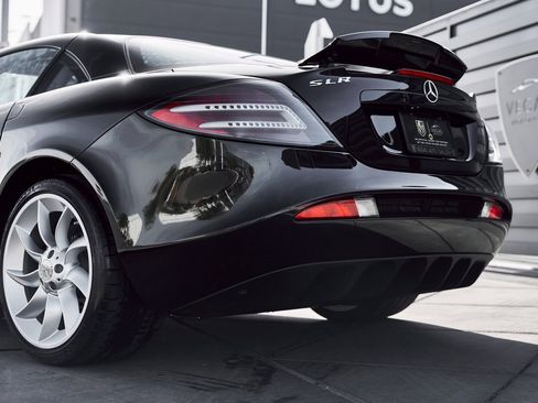 Used 2006 Mercedes-Benz SLR image 16