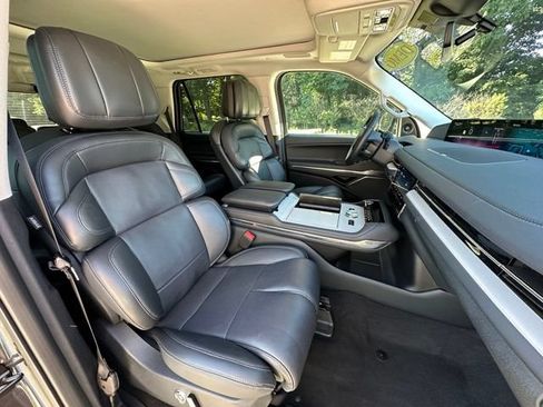 New 2025 Lincoln Navigator Reserve AWD/4WD image 24