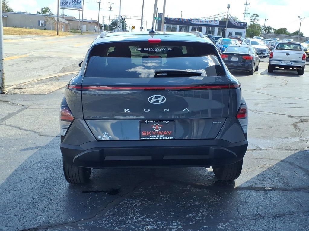 Used 2025 Hyundai Kona SEL AWD/4WD image 5