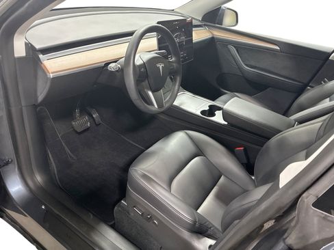 Certified 2023 Tesla Model Y Long Range AWD/4WD image 9