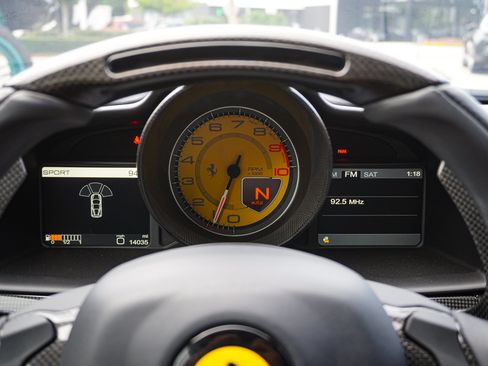Used 2013 Ferrari 458 Italia Coupe RWD image 24