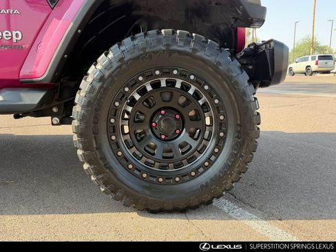 Used 2022 Jeep Wrangler Unlimited Sahara AWD/4WD image 10