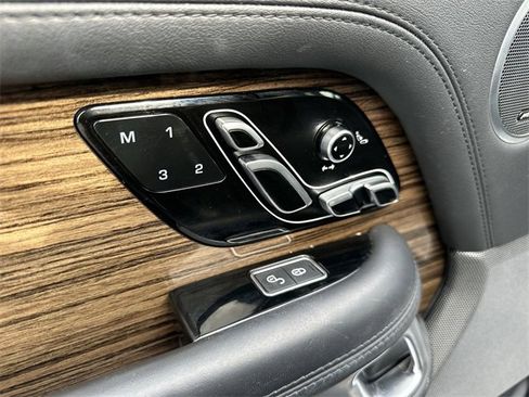 Used 2019 Land Rover Range Rover HSE image 14