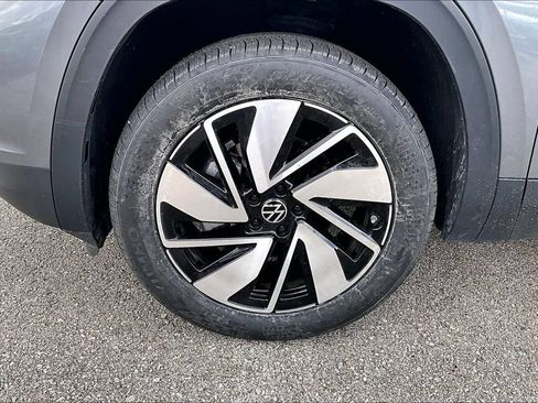 Used 2025 Volkswagen Atlas SE FWD image 11