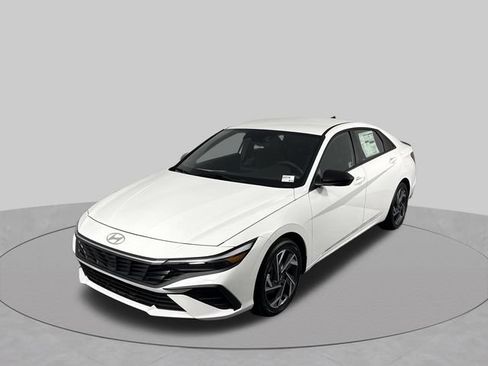 Used 2025 Hyundai Elantra SEL FWD image 48
