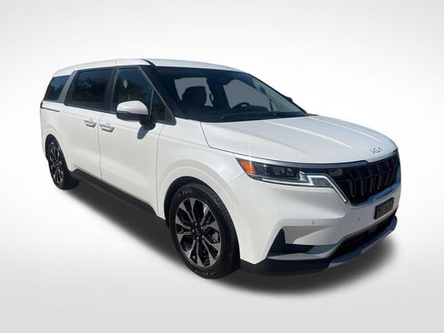 Used 2022 Kia Carnival EX FWD image 3