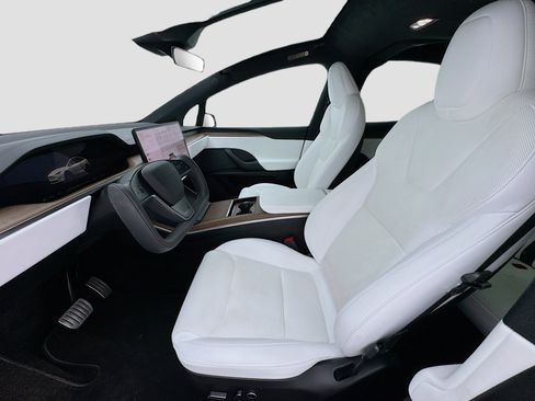 Used 2022 Tesla Model X image 12