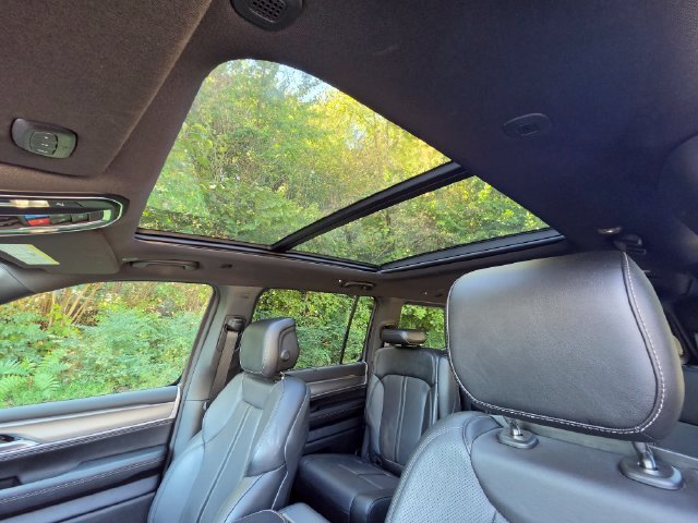 Used 2025 Jeep Wagoneer Series III w/ Premium Group I AWD/4WD image 25