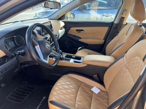 Used 2023 Nissan Sentra SV w/ SV Premium Package image 5