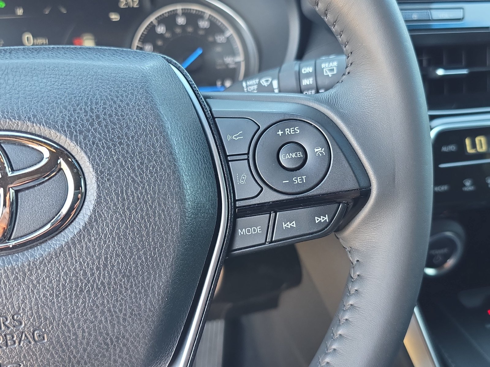 Used 2023 Toyota Venza XLE AWD/4WD image 15