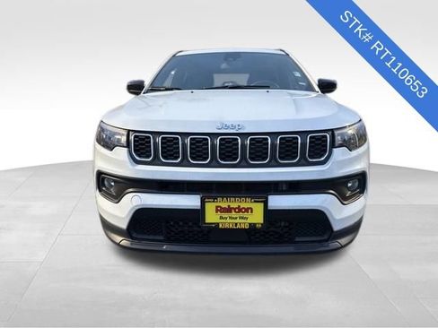 Used 2024 Jeep Compass Latitude image 2