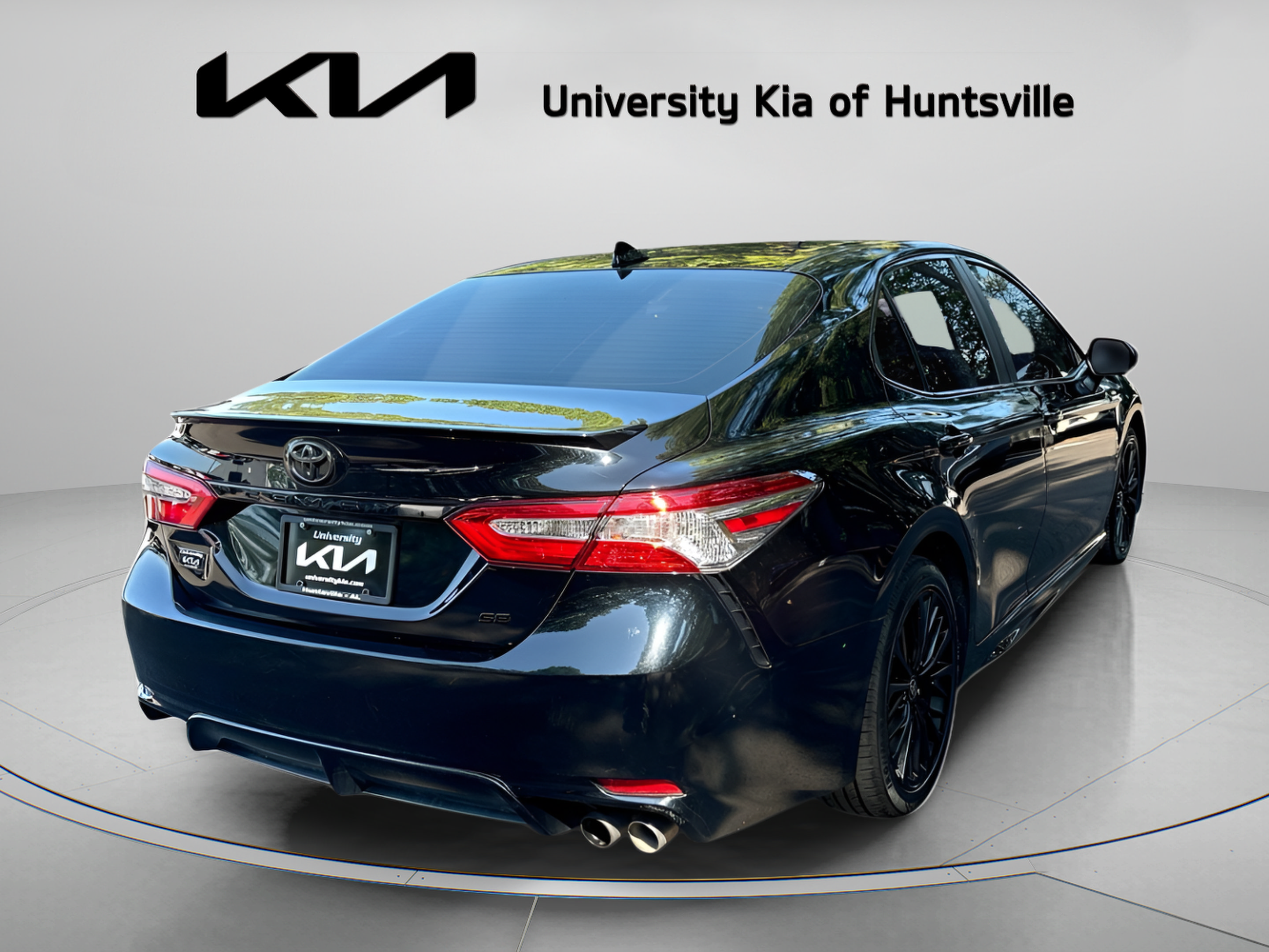 Used 2020 Toyota Camry SE FWD image 5