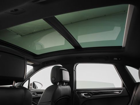 Certified 2026 Porsche Macan AWD/4WD image 39