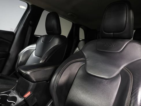 Used 2018 Jeep Cherokee Limited AWD/4WD image 14