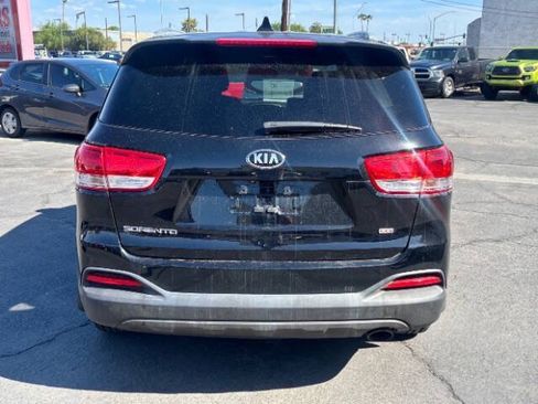 Used 2016 Kia Sorento FWD image 4